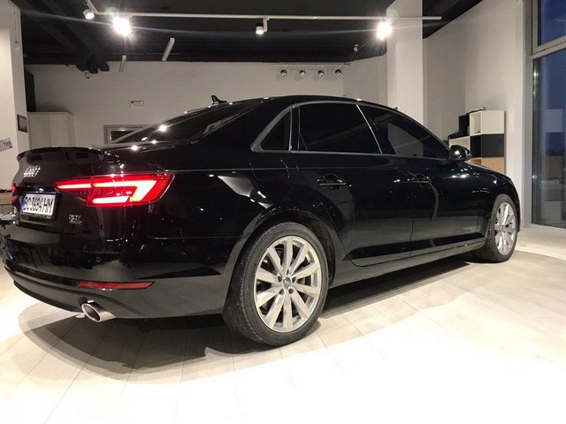 AudiA4201703