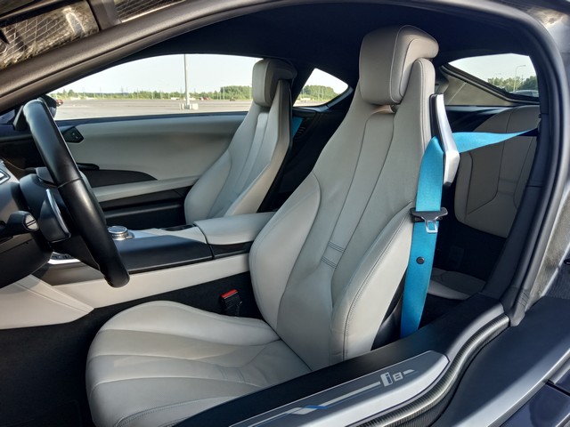 BMWI8201516