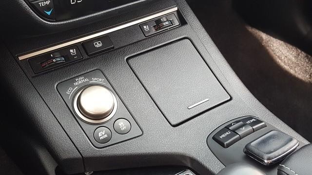 Lexus ES 300H 2015 12