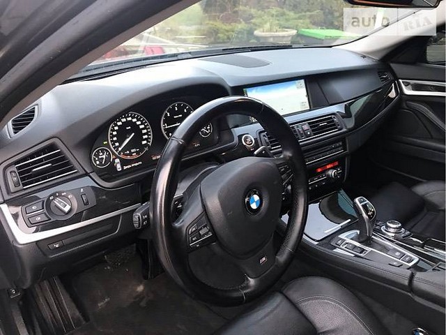 Серый Седан BMW 525 (БМВ 525) 2012 ����.