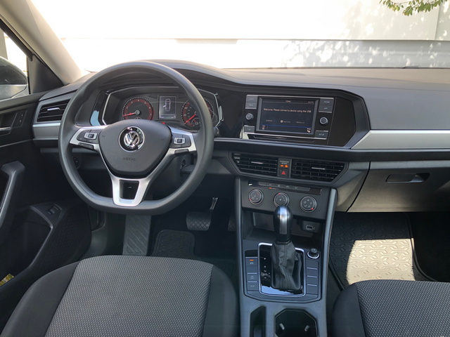 VolkswagenJetta2018_11